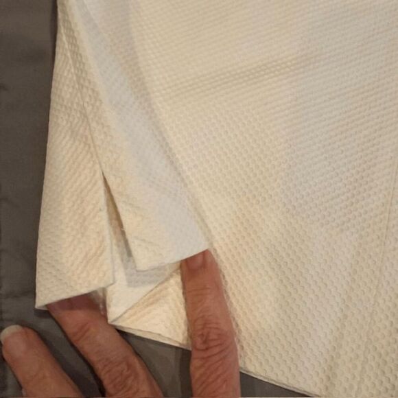 Escada Textured Ivory White Cropped Pants Flat Front Side Zip Split Hem Size 10 - Picture 12 of 13